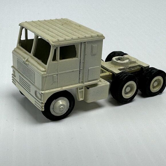 Truck Stops Of America TA Tractor Trailer 1:64 Truck White Winross Rochester NY - Picture 5 of 15